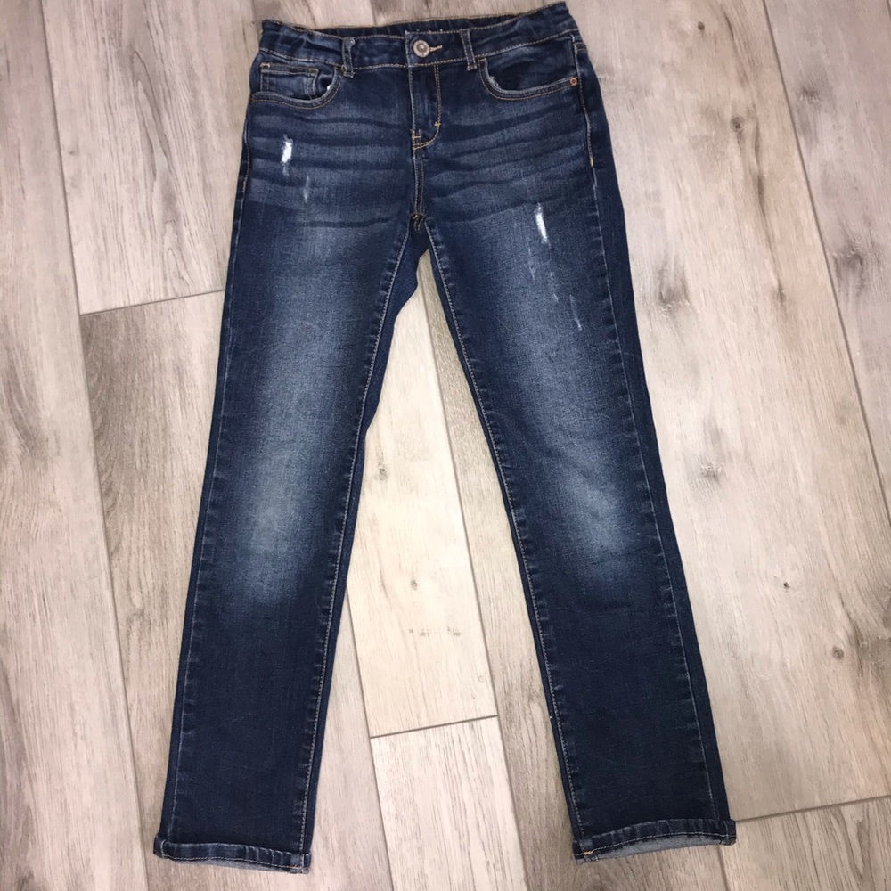 Super cute dark denim distressed jeans